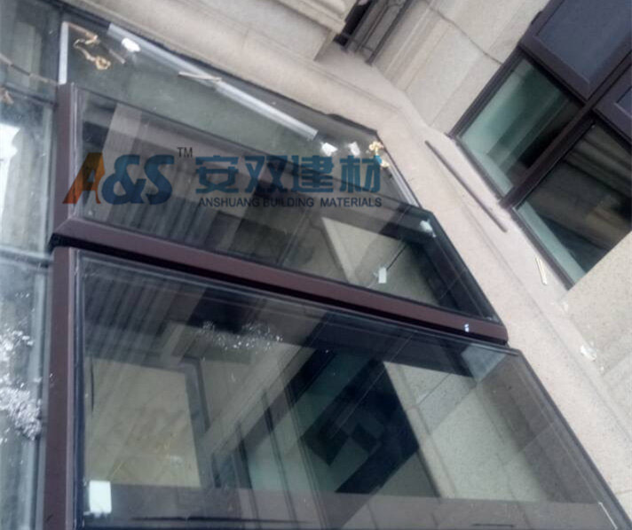 地下室移動天窗