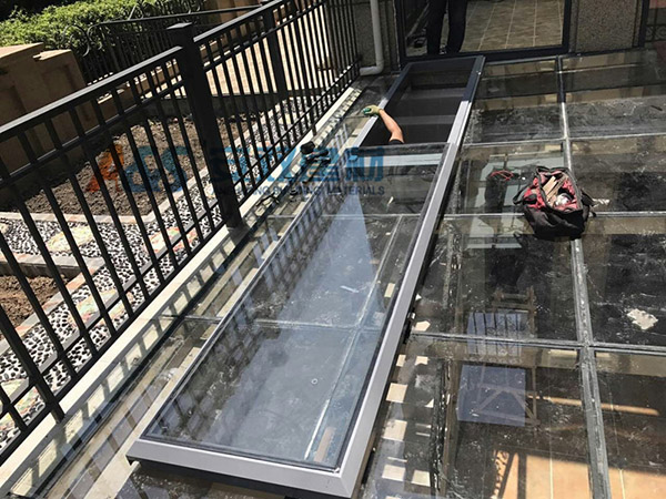 陽光房頂樓梯出口天窗